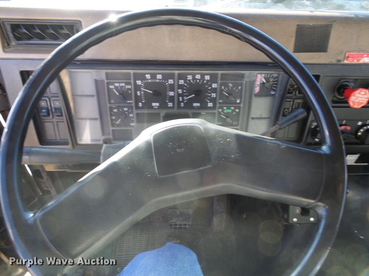 image for item DB2153 1993 International 4800 digger derrick truck