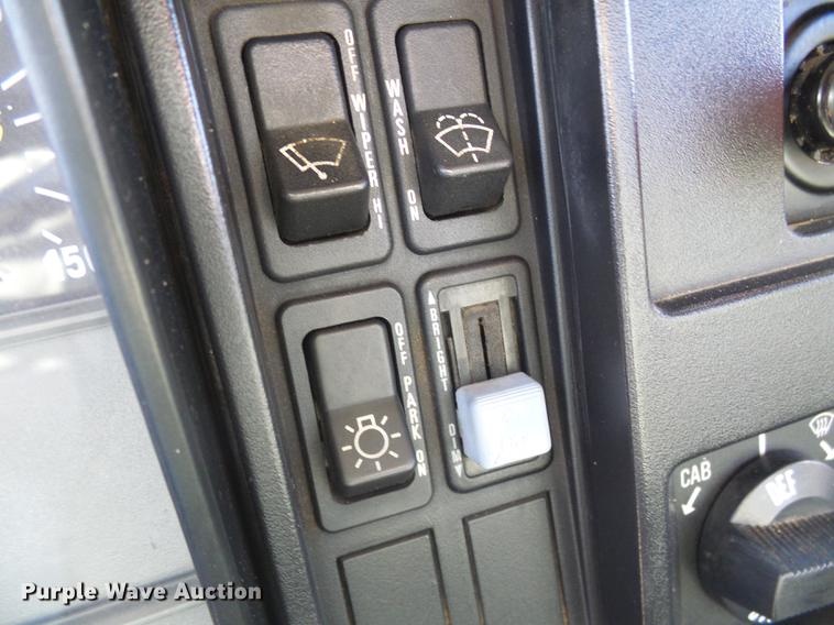 image for item DB2153 1993 International 4800 digger derrick truck