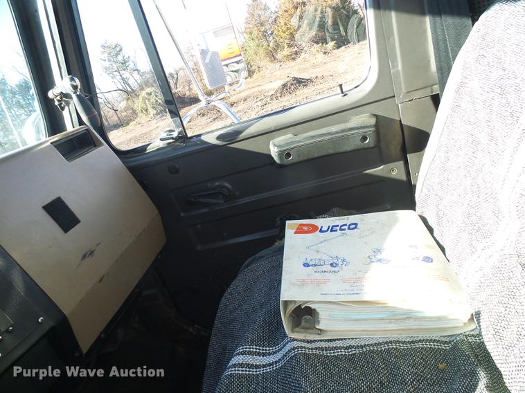 image for item DB2153 1993 International 4800 digger derrick truck