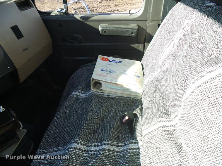 image for item DB2153 1993 International 4800 digger derrick truck