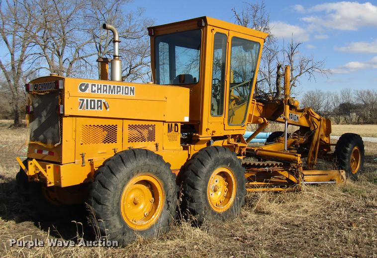 image for item DB6998 1988 Champion 710A motor grader