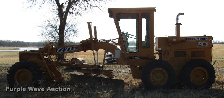 image for item DB6998 1988 Champion 710A motor grader