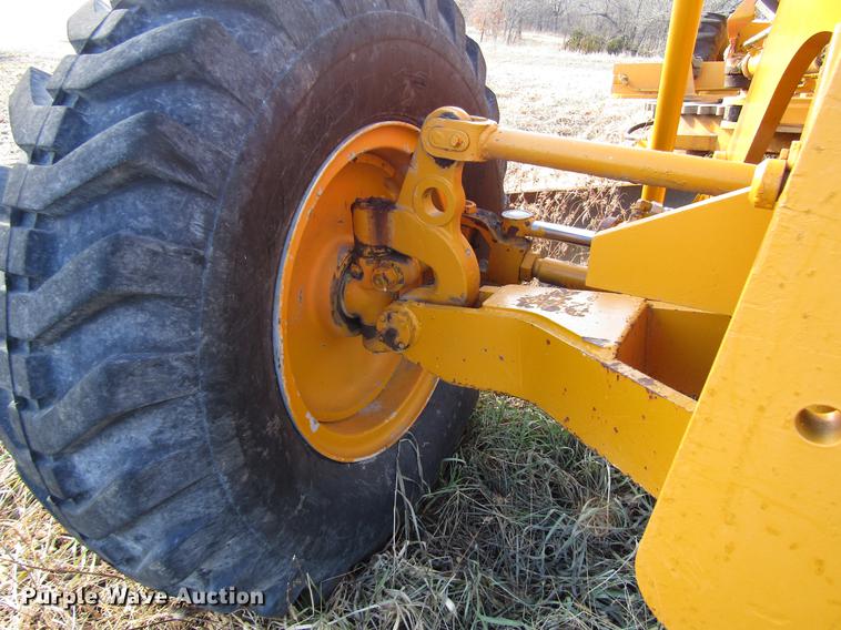 image for item DB6998 1988 Champion 710A motor grader