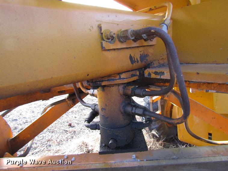 image for item DB6998 1988 Champion 710A motor grader
