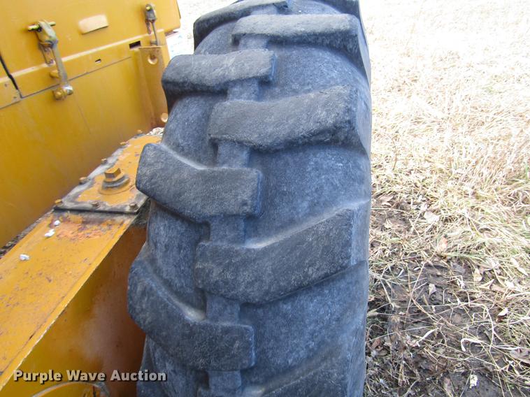 image for item DB6998 1988 Champion 710A motor grader