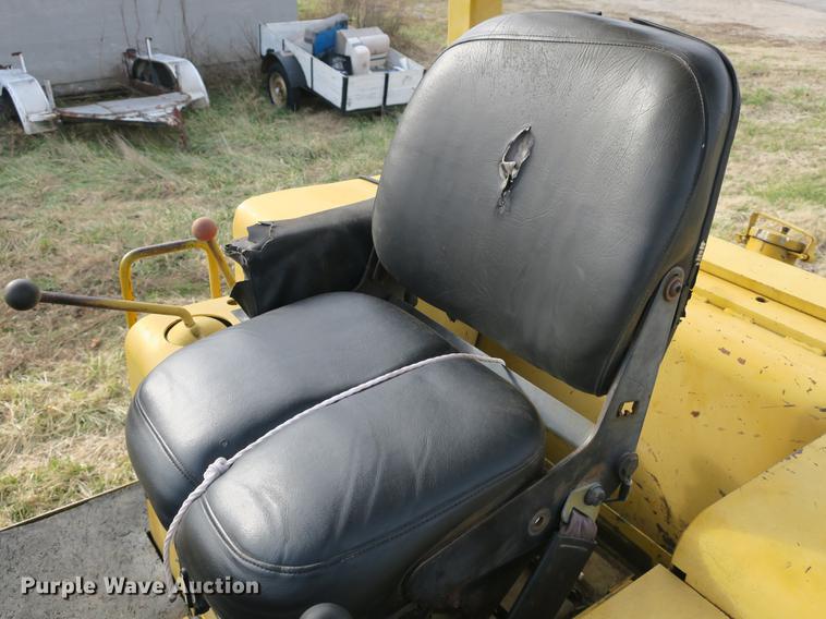 image for item DB8926 1984 John Deere 755A track loader