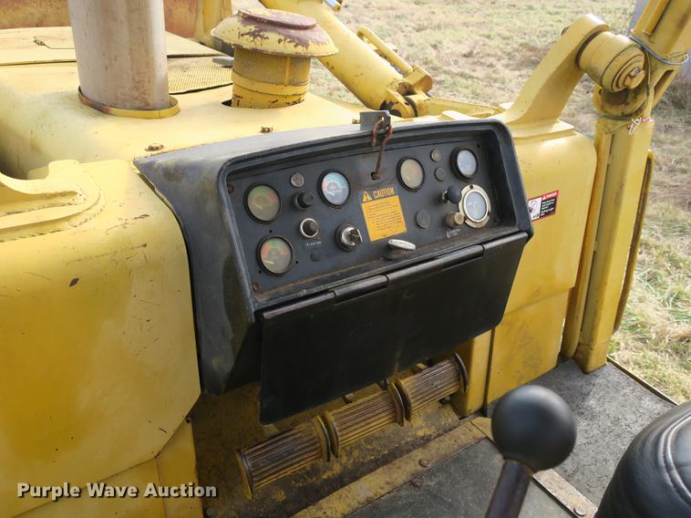 image for item DB8926 1984 John Deere 755A track loader