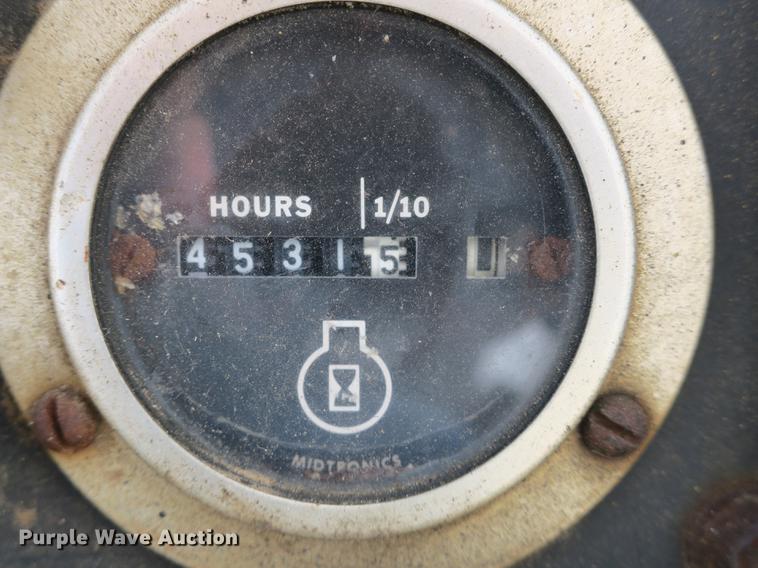 image for item DB8926 1984 John Deere 755A track loader