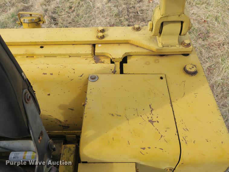 image for item DB8926 1984 John Deere 755A track loader
