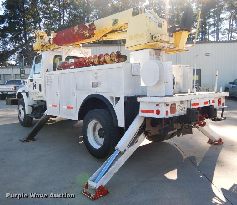 image for item DC0179 2005 International 4300 digger derrick truck
