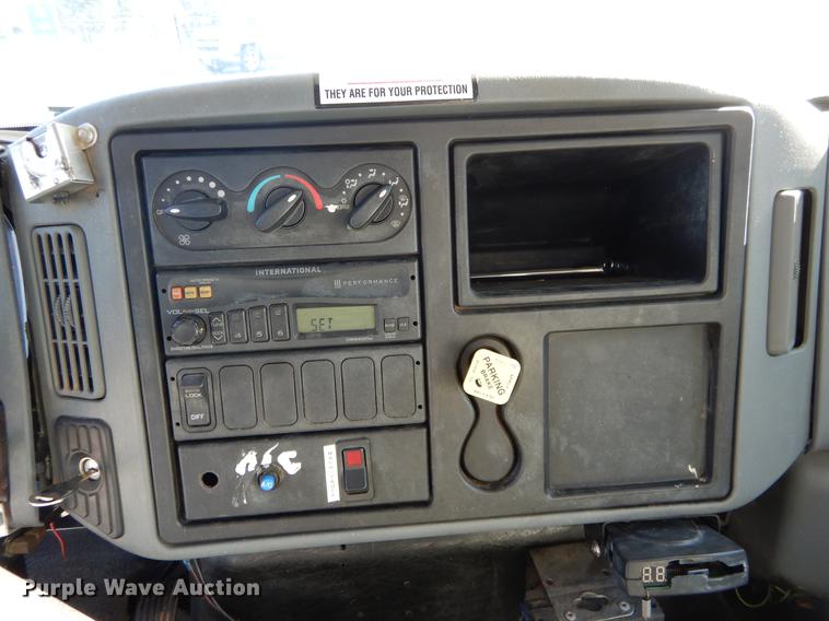 image for item DC0179 2005 International 4300 digger derrick truck