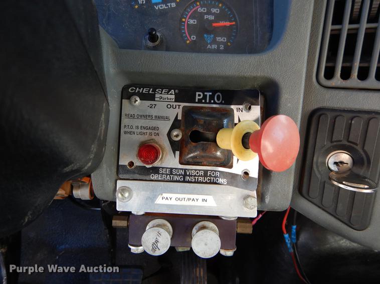 image for item DC0179 2005 International 4300 digger derrick truck