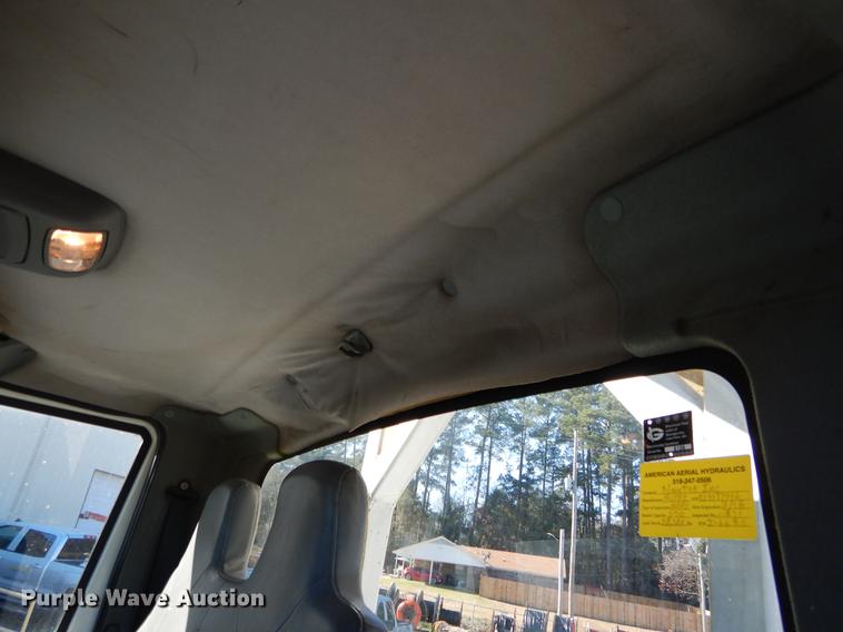 image for item DC0179 2005 International 4300 digger derrick truck