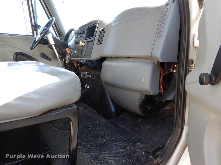 image for item DC0179 2005 International 4300 digger derrick truck