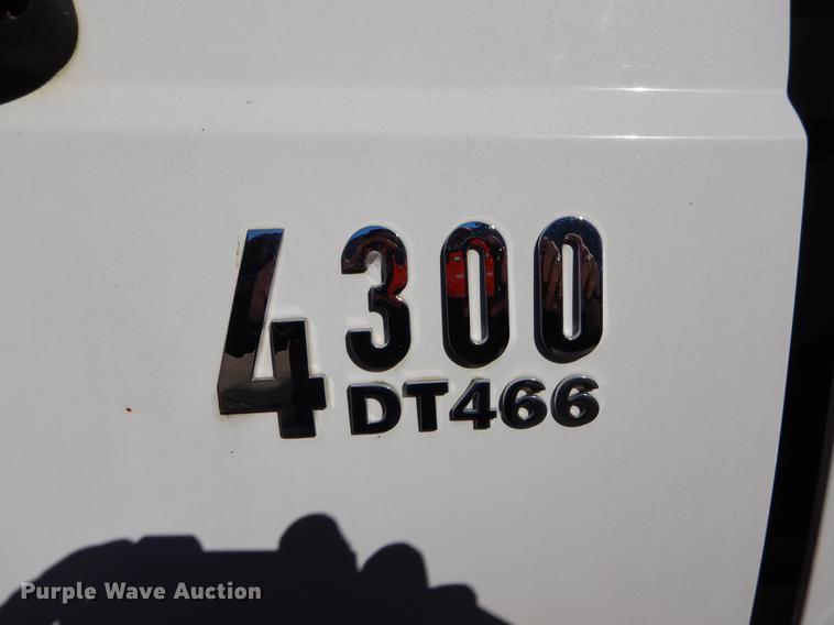 image for item DC0179 2005 International 4300 digger derrick truck