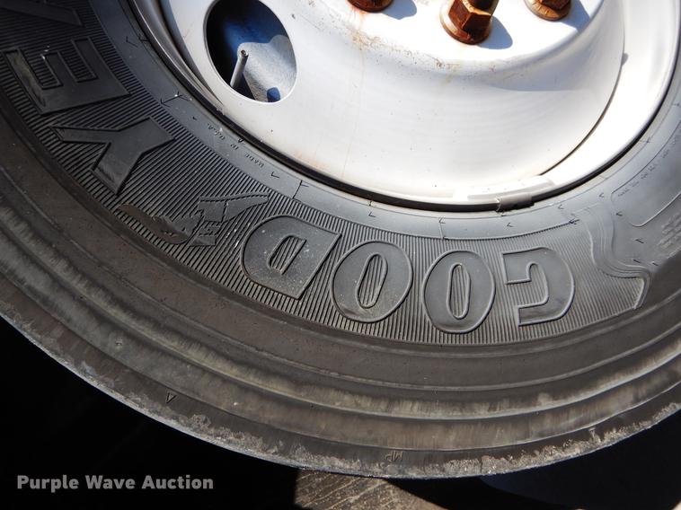 image for item DC0179 2005 International 4300 digger derrick truck