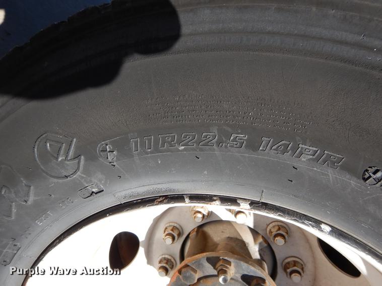 image for item DC0179 2005 International 4300 digger derrick truck