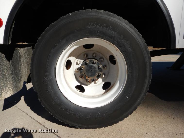 image for item DC0179 2005 International 4300 digger derrick truck