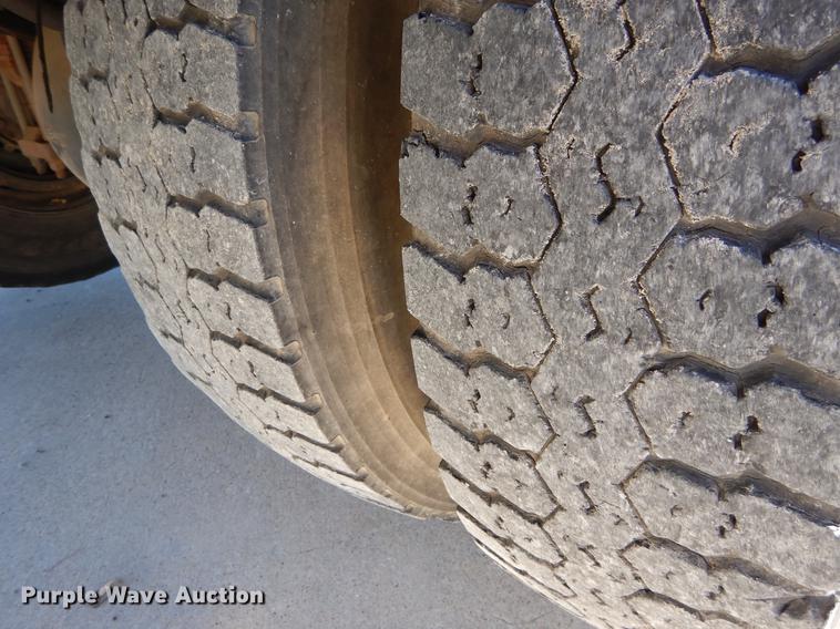 image for item DC0179 2005 International 4300 digger derrick truck