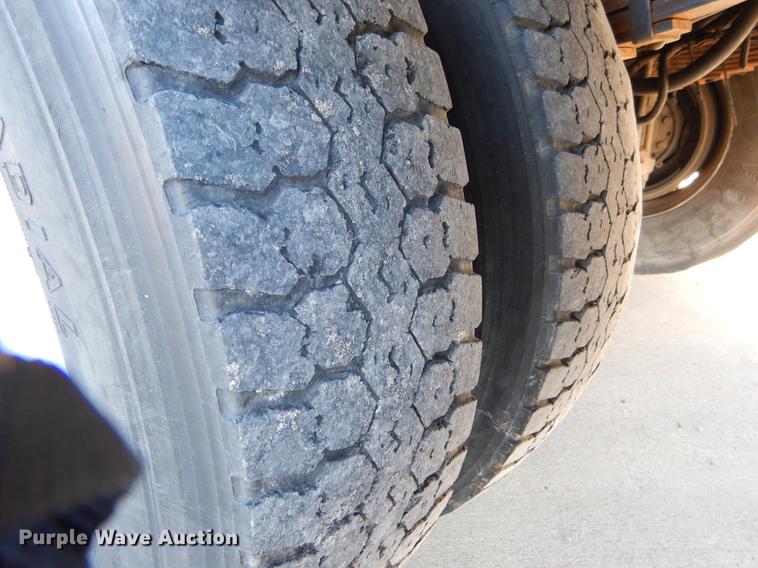 image for item DC0179 2005 International 4300 digger derrick truck