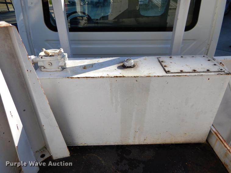 image for item DC0179 2005 International 4300 digger derrick truck