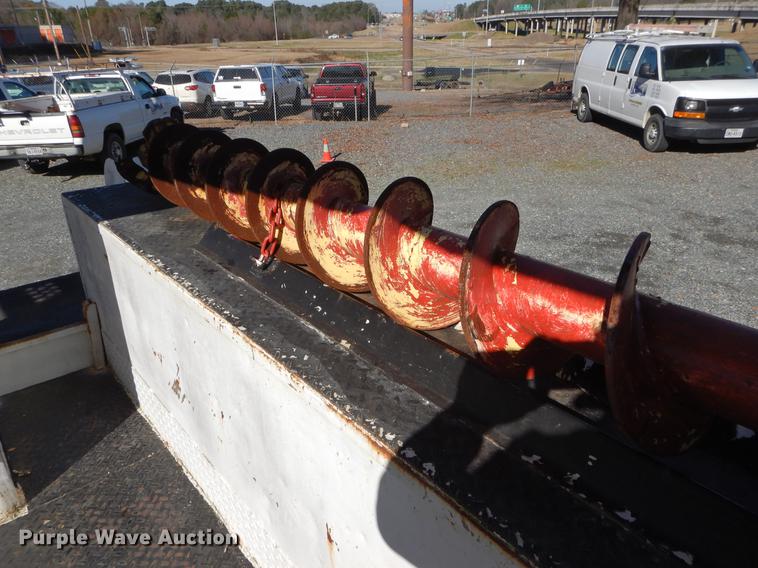 image for item DC0179 2005 International 4300 digger derrick truck