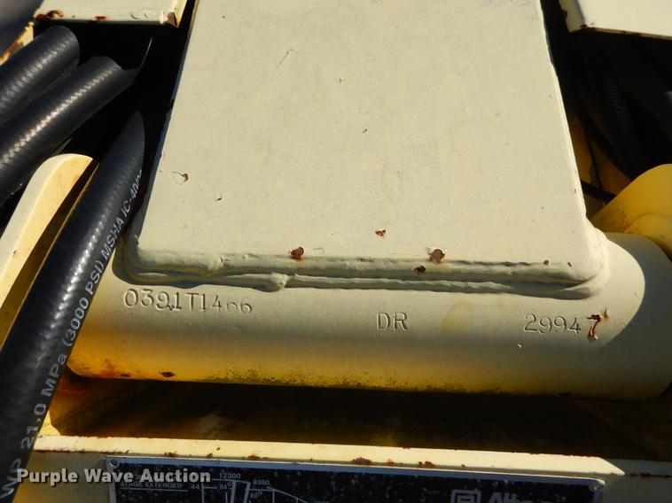 image for item DC0179 2005 International 4300 digger derrick truck