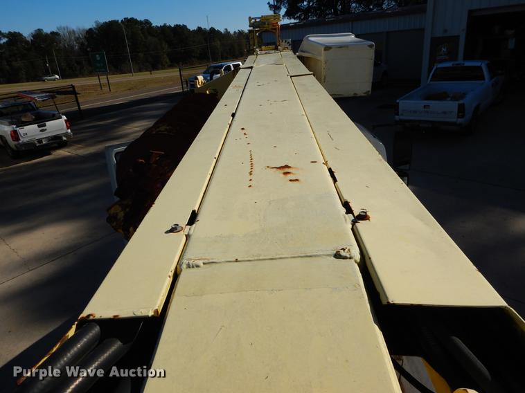 image for item DC0179 2005 International 4300 digger derrick truck