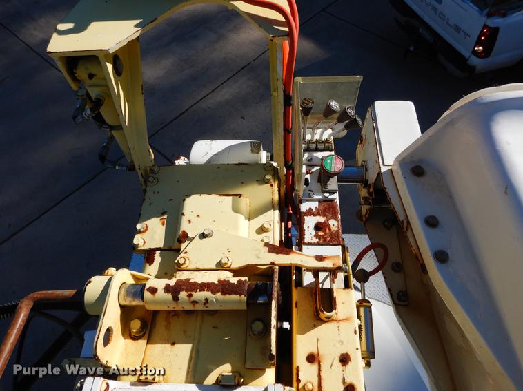 image for item DC0179 2005 International 4300 digger derrick truck