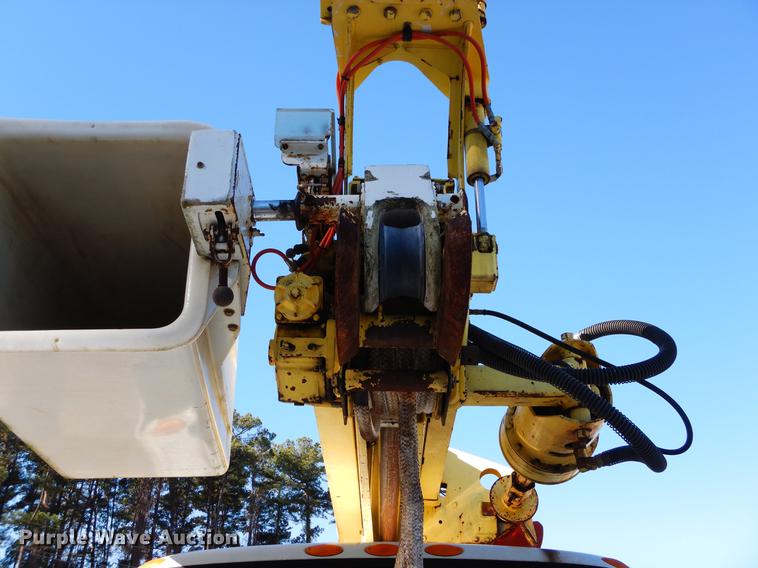 image for item DC0179 2005 International 4300 digger derrick truck