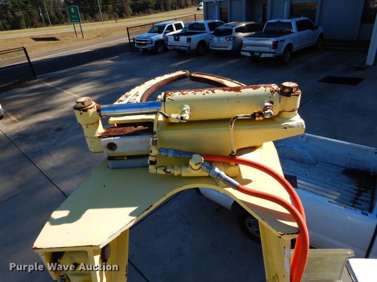 image for item DC0179 2005 International 4300 digger derrick truck