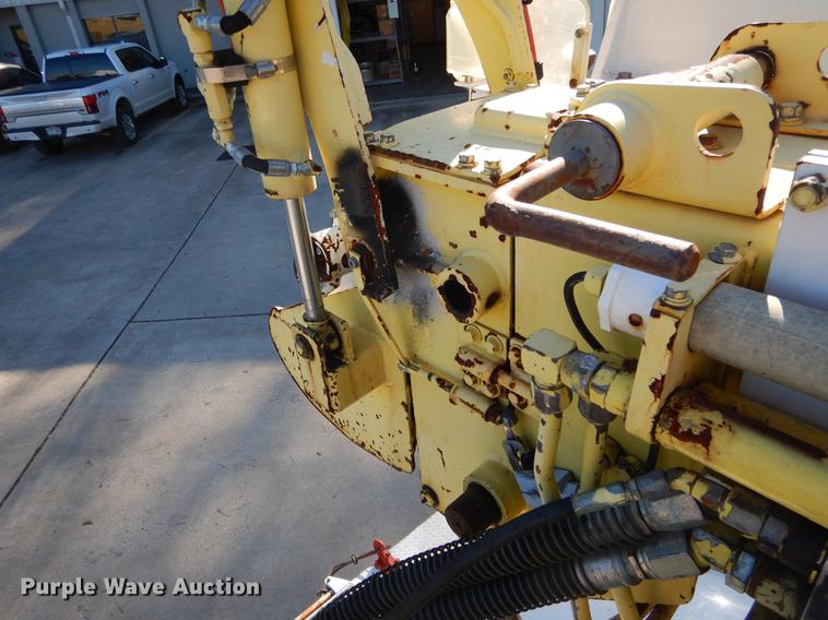 image for item DC0179 2005 International 4300 digger derrick truck