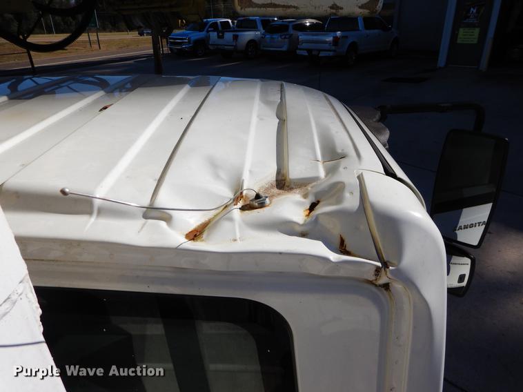 image for item DC0179 2005 International 4300 digger derrick truck