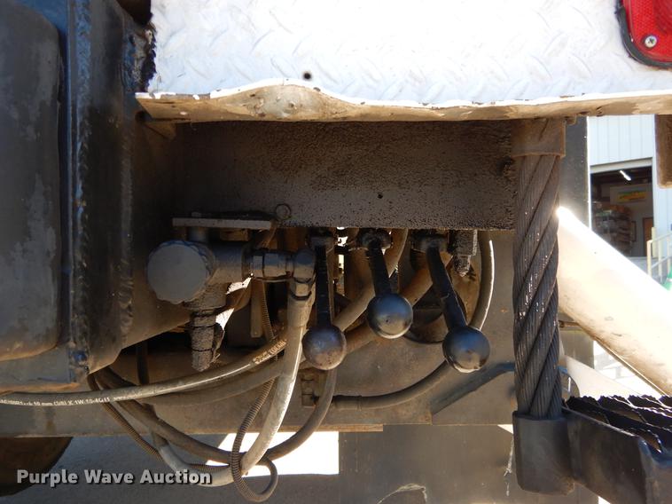 image for item DC0179 2005 International 4300 digger derrick truck