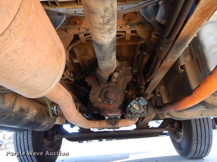 image for item DC0179 2005 International 4300 digger derrick truck