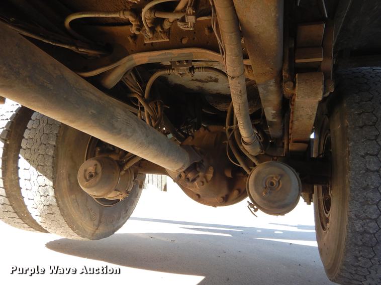 image for item DC0179 2005 International 4300 digger derrick truck