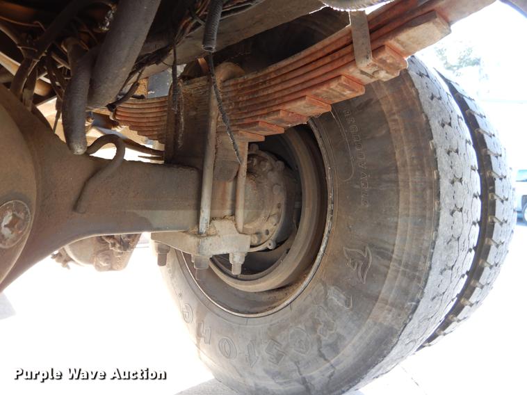 image for item DC0179 2005 International 4300 digger derrick truck