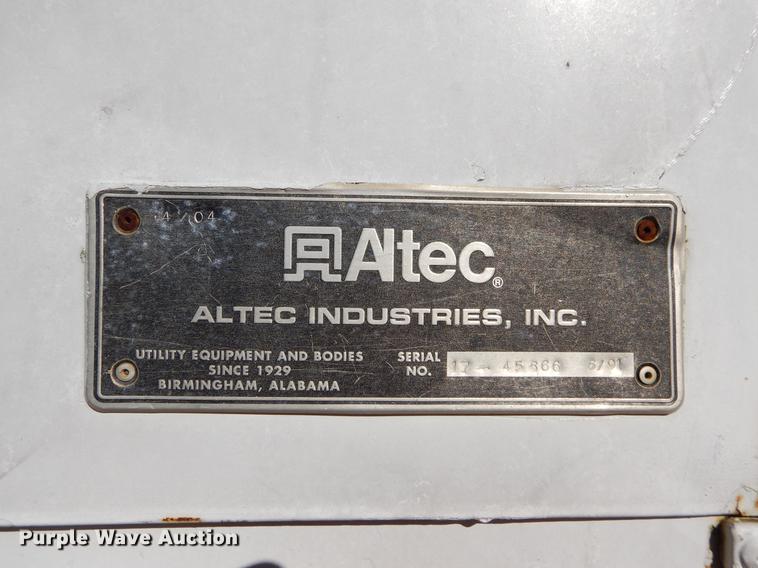 image for item DC0179 2005 International 4300 digger derrick truck