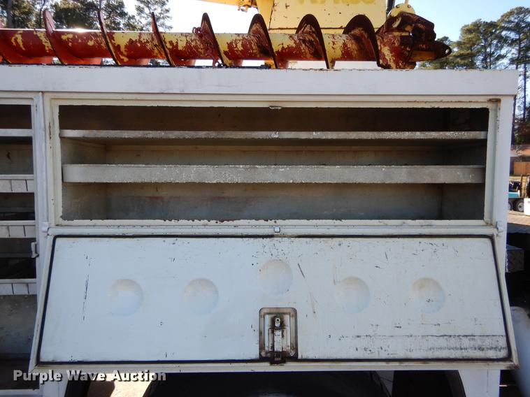 image for item DC0179 2005 International 4300 digger derrick truck