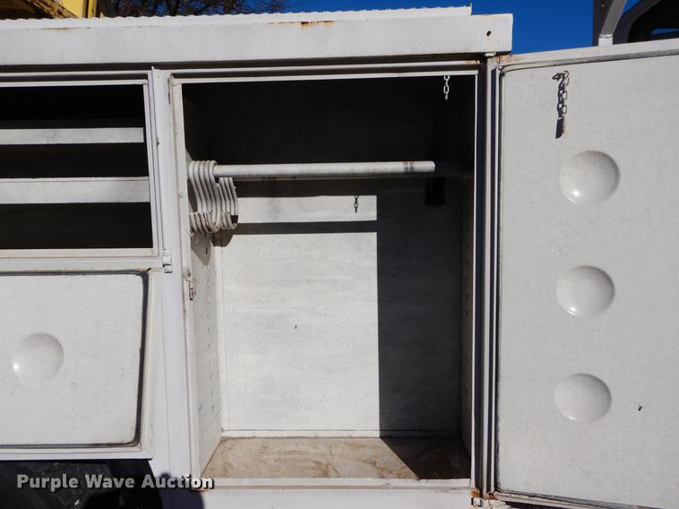 image for item DC0179 2005 International 4300 digger derrick truck