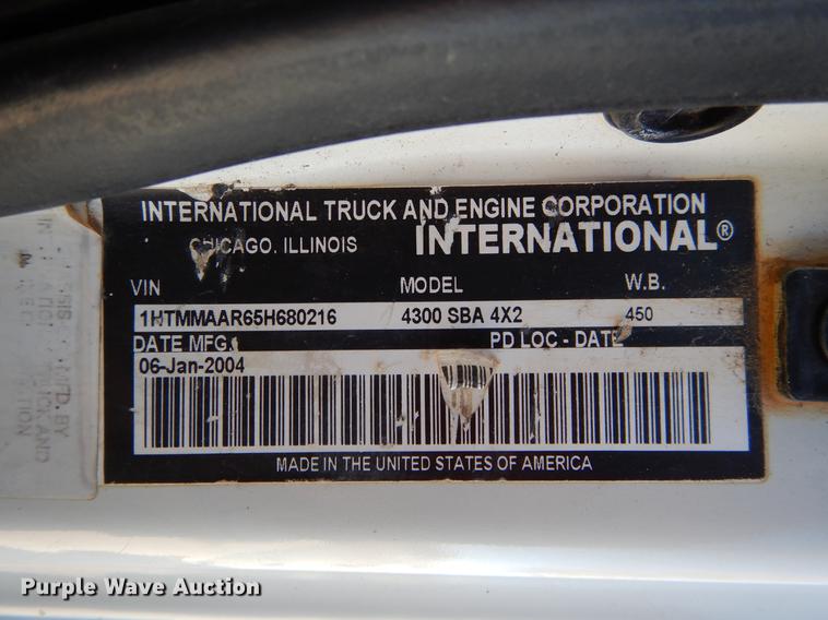 image for item DC0179 2005 International 4300 digger derrick truck