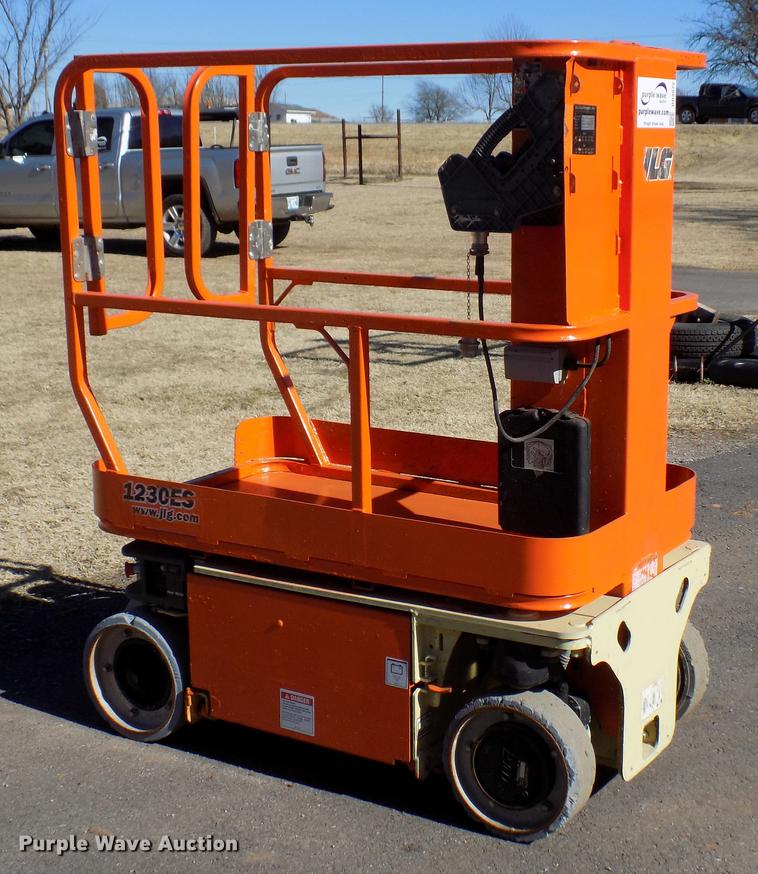 image for item DD3572 2010 JLG 1230ES scissor lift