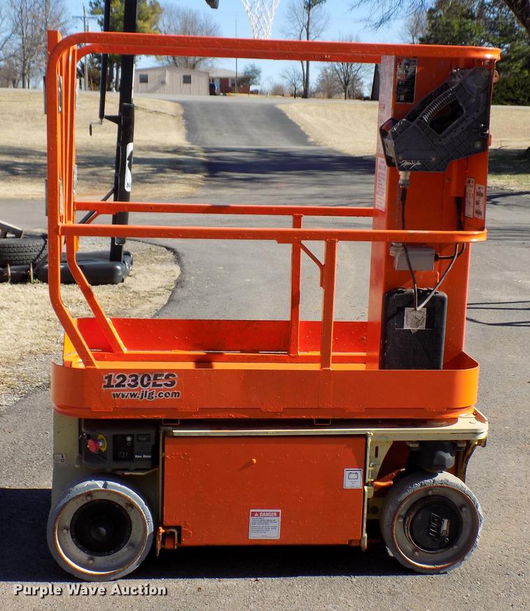 image for item DD3572 2010 JLG 1230ES scissor lift