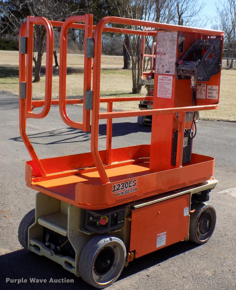 image for item DD3572 2010 JLG 1230ES scissor lift