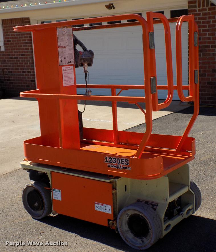 image for item DD3572 2010 JLG 1230ES scissor lift