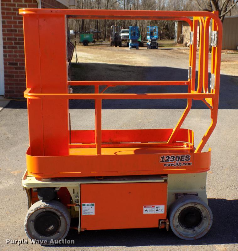 image for item DD3572 2010 JLG 1230ES scissor lift