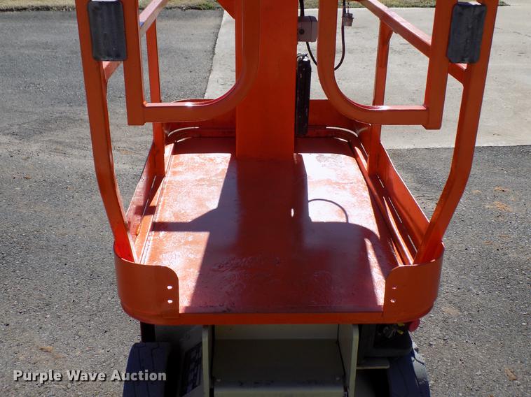 image for item DD3572 2010 JLG 1230ES scissor lift