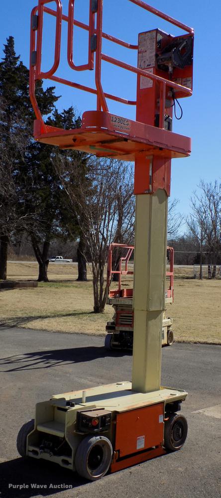 image for item DD3572 2010 JLG 1230ES scissor lift