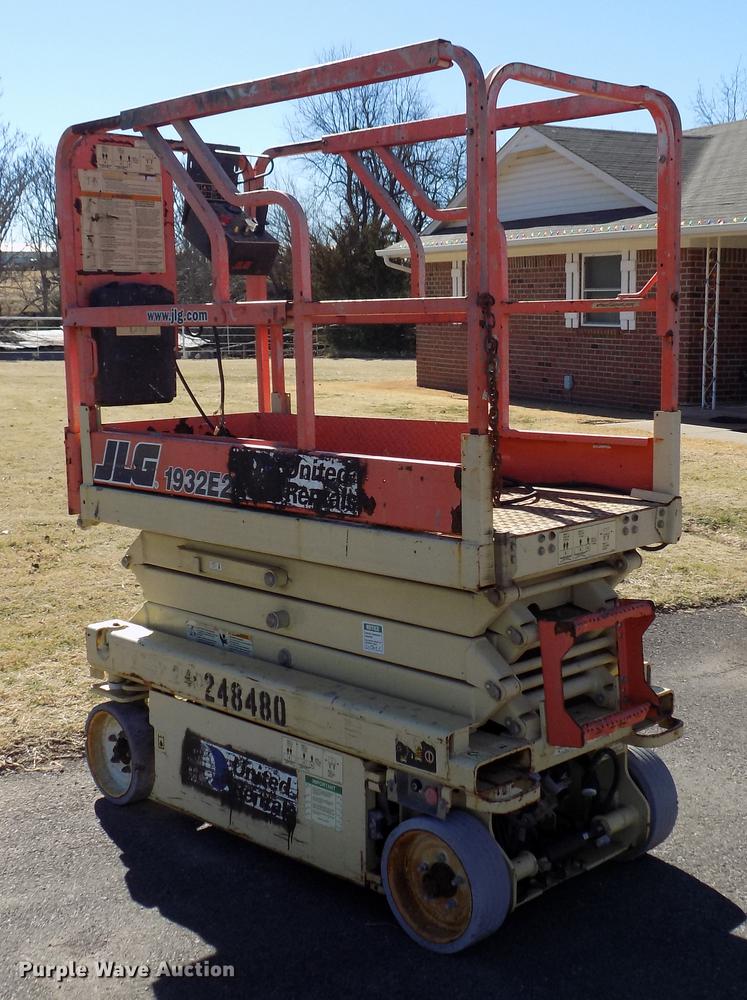 image for item DD3573 JLG 1932E2 scissor lift