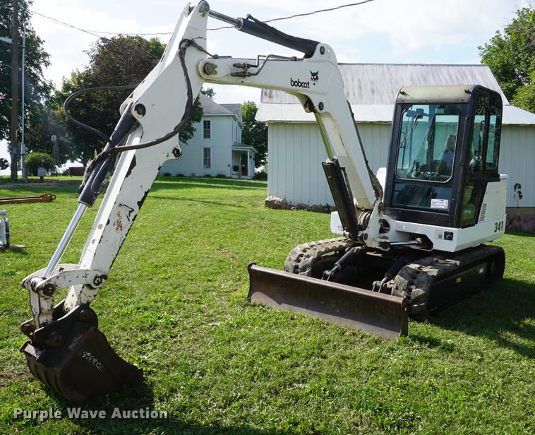 image for item DD6535 2000 Bobcat 341 mini excavator
